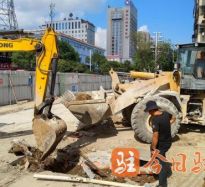 大黑逼电影网高温下的坚守｜道路建设者用汗水铺就畅通路